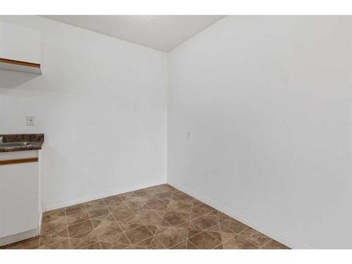 306-114 Mount Pleasant Drive, Camrose, AB - Indoor