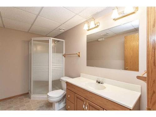 89 Hathaway Lane, Lacombe, AB - Indoor Photo Showing Bathroom