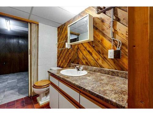 5019 Wilson Street, Blackfalds, AB - Indoor Photo Showing Bathroom