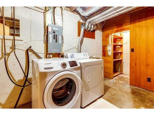 5019 Wilson Street, Blackfalds, AB - Indoor Photo Showing Laundry Room