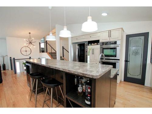 5217 39 Street, Ponoka, AB - Indoor Photo Showing Kitchen With Upgraded Kitchen