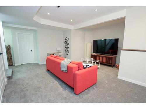 5217 39 Street, Ponoka, AB - Indoor Photo Showing Living Room