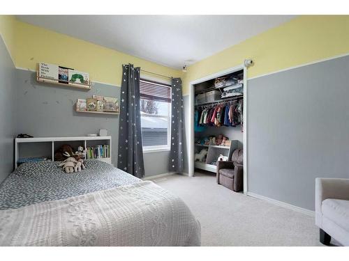 22 Briarwood Crescent, Blackfalds, AB - Indoor Photo Showing Bedroom