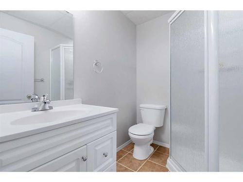 22 Briarwood Crescent, Blackfalds, AB - Indoor Photo Showing Bathroom