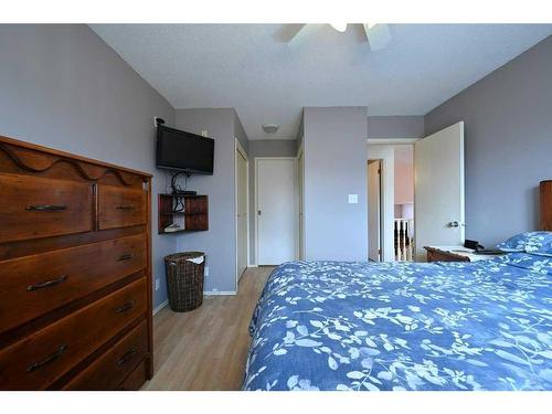 31 Escott Close, Red Deer, AB - Indoor Photo Showing Bedroom
