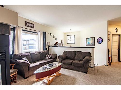 54 Mcdougall, Penhold, AB - Indoor Photo Showing Living Room