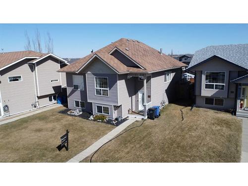 54 Mcdougall, Penhold, AB - Outdoor