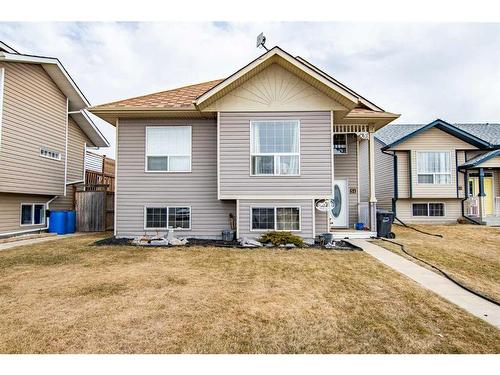 54 Mcdougall, Penhold, AB - Outdoor