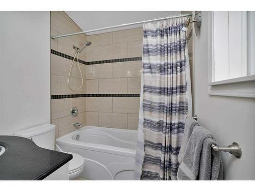 5111 47 Avenue, Sylvan Lake, AB - Indoor Photo Showing Bathroom