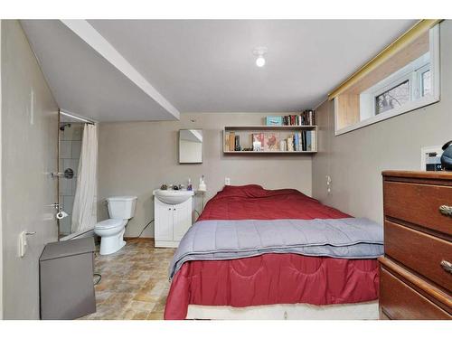 5111 47 Avenue, Sylvan Lake, AB - Indoor Photo Showing Bedroom