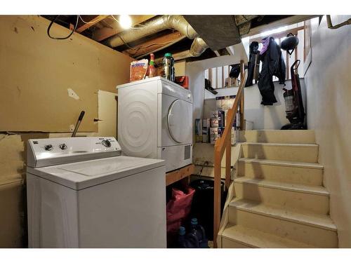 5111 47 Avenue, Sylvan Lake, AB - Indoor Photo Showing Laundry Room