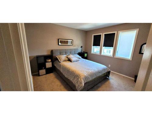 605-339 Viscount Drive, Red Deer, AB - Indoor Photo Showing Bedroom