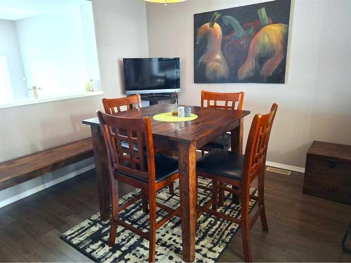605-339 Viscount Drive, Red Deer, AB - Indoor Photo Showing Dining Room