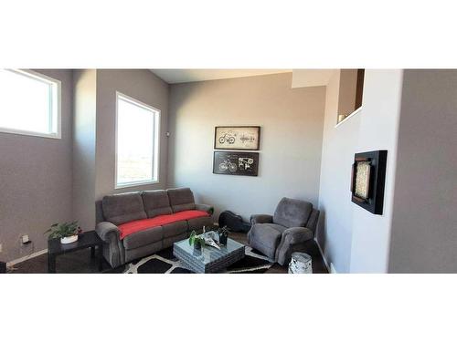 605-339 Viscount Drive, Red Deer, AB - Indoor Photo Showing Living Room