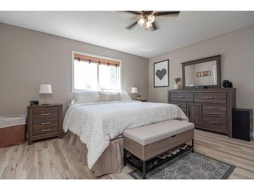 248 Jennings Crescent, Red Deer, AB - Indoor Photo Showing Bedroom