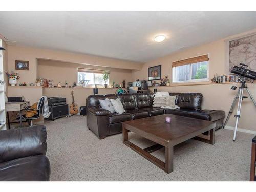 248 Jennings Crescent, Red Deer, AB - Indoor Photo Showing Living Room