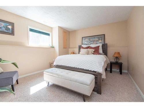 248 Jennings Crescent, Red Deer, AB - Indoor Photo Showing Bedroom