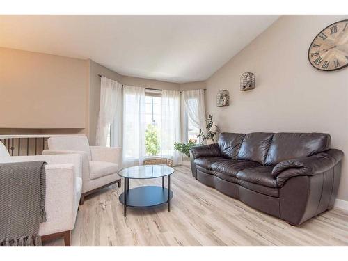 248 Jennings Crescent, Red Deer, AB - Indoor Photo Showing Living Room