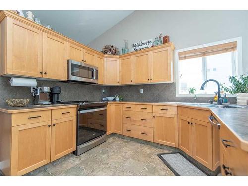 248 Jennings Crescent, Red Deer, AB - Indoor Photo Showing Kitchen With Double Sink