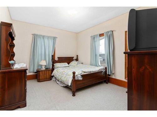 5037 48 Street, Daysland, AB - Indoor Photo Showing Bedroom