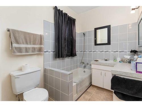 5037 48 Street, Daysland, AB - Indoor Photo Showing Bathroom