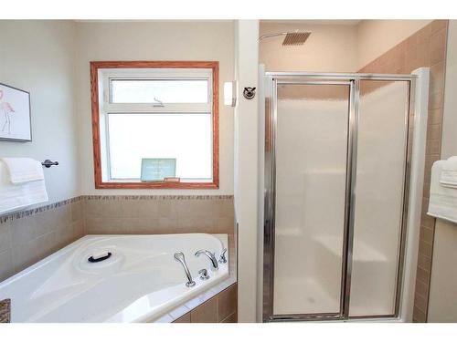 52 Oakdale Place, Red Deer, AB - Indoor Photo Showing Bathroom