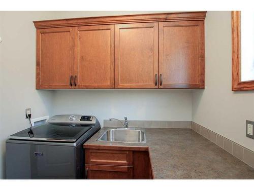 52 Oakdale Place, Red Deer, AB - Indoor Photo Showing Laundry Room