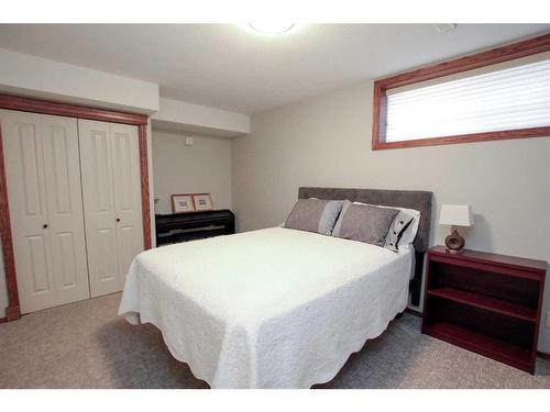 52 Oakdale Place, Red Deer, AB - Indoor Photo Showing Bedroom