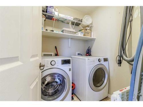 139 Isherwood Close, Red Deer, AB - Indoor Photo Showing Laundry Room