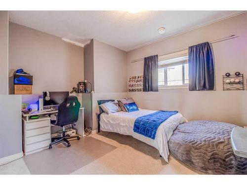 139 Isherwood Close, Red Deer, AB - Indoor Photo Showing Bedroom