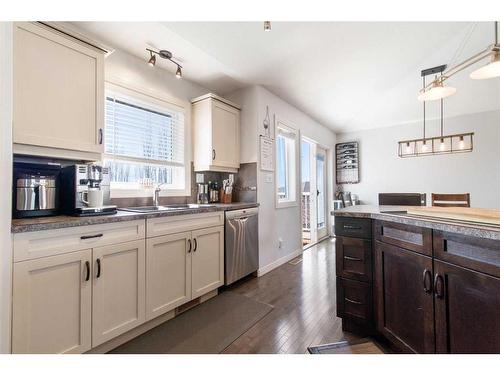 139 Isherwood Close, Red Deer, AB - Indoor Photo Showing Kitchen With Double Sink