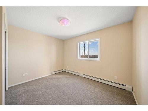 208-3 Broadway Rise, Sylvan Lake, AB - Indoor Photo Showing Other Room