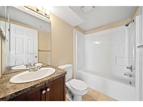 208-3 Broadway Rise, Sylvan Lake, AB - Indoor Photo Showing Bathroom