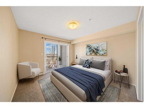 208-3 Broadway Rise, Sylvan Lake, AB - Indoor Photo Showing Bedroom