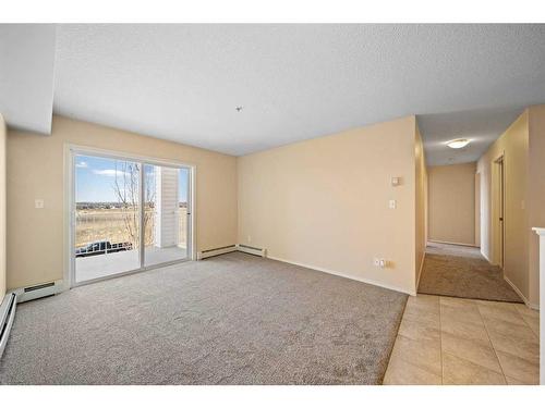 208-3 Broadway Rise, Sylvan Lake, AB - Indoor Photo Showing Other Room