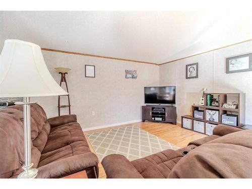 1414-1 12 Highway Se, Rural Lacombe County, AB - Indoor Photo Showing Living Room