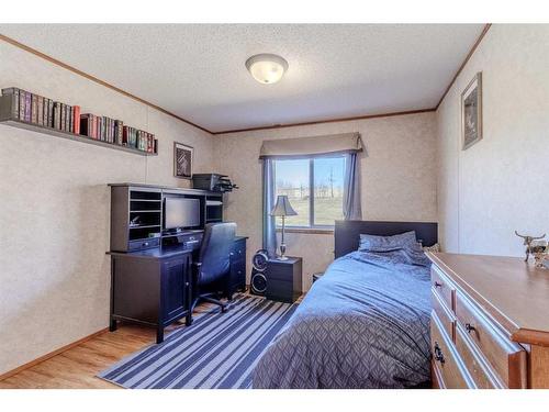 1414-1 12 Highway Se, Rural Lacombe County, AB - Indoor Photo Showing Bedroom