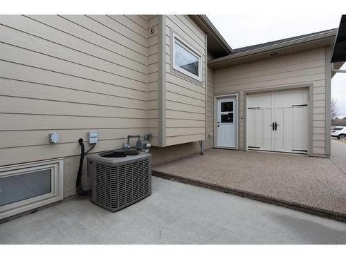 5135 45 Street, Viking, AB - Outdoor With Exterior