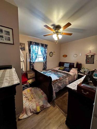 4911 45 Street, Stettler, AB - Indoor Photo Showing Bedroom