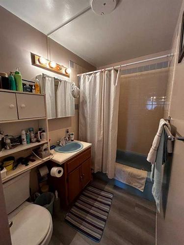 4911 45 Street, Stettler, AB - Indoor Photo Showing Bathroom