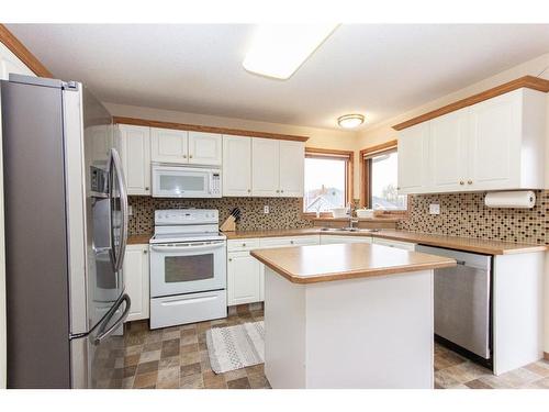 17 Kingston Drive, Red Deer, AB - Indoor Photo Showing Kitchen With Double Sink