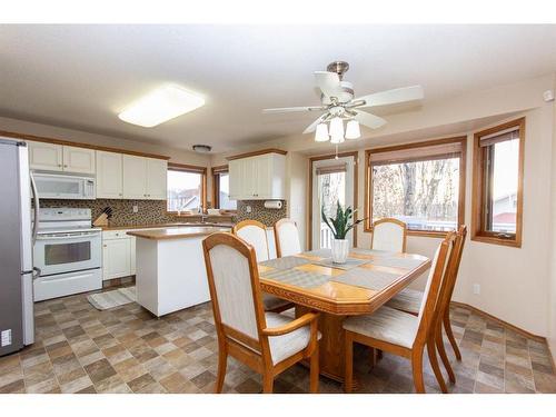 17 Kingston Drive, Red Deer, AB - Indoor Photo Showing Dining Room