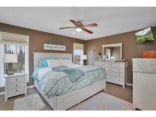 78 Oaklands Crescent, Red Deer, AB - Indoor Photo Showing Bedroom