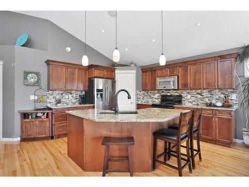 78 Oaklands Crescent, Red Deer, AB - Indoor Photo Showing Kitchen With Upgraded Kitchen