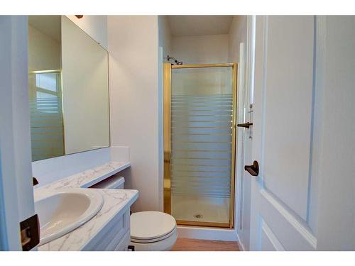 136 Duckering Close, Red Deer, AB - Indoor Photo Showing Bathroom