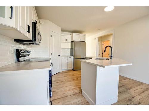 136 Duckering Close, Red Deer, AB - Indoor Photo Showing Kitchen With Upgraded Kitchen