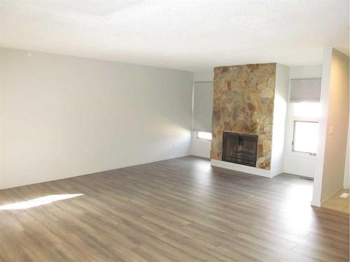 127 Dundee Crescent, Penhold, AB - Indoor Photo Showing Living Room With Fireplace