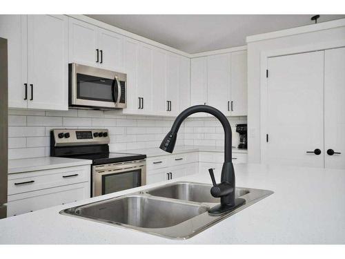 37 Murphy Close, Blackfalds, AB - Indoor Photo Showing Kitchen With Double Sink