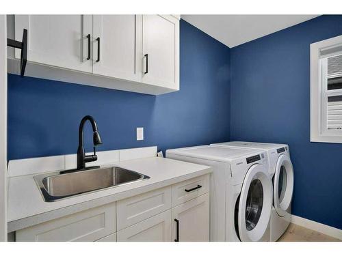 37 Murphy Close, Blackfalds, AB - Indoor Photo Showing Laundry Room
