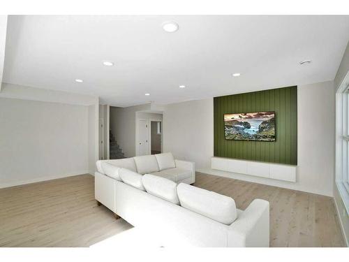 37 Murphy Close, Blackfalds, AB - Indoor Photo Showing Living Room